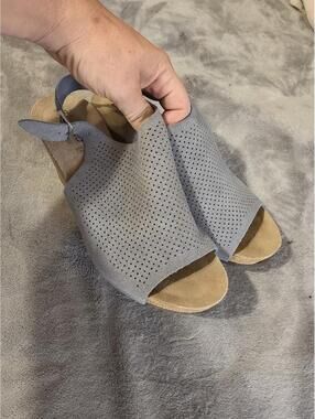 Biogold size 8.5 wedge sandals slingback Tan suede leather